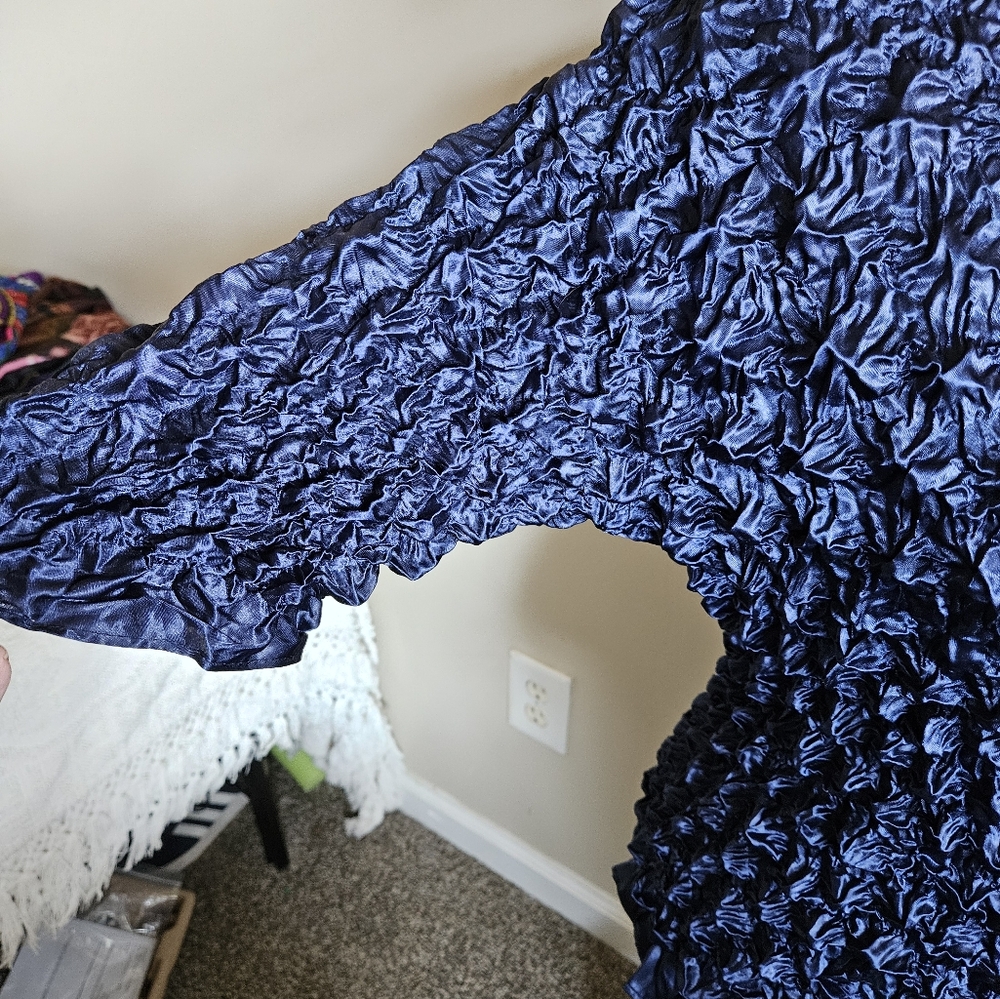 Vintage Elegant Navy Blue Crinkle/ Bubble Top One Size - Picture 5 of 10